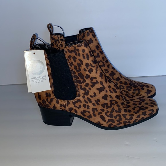 New With Tagns Animal Print Ankle boots size 9.5 - Picture 4 of 14